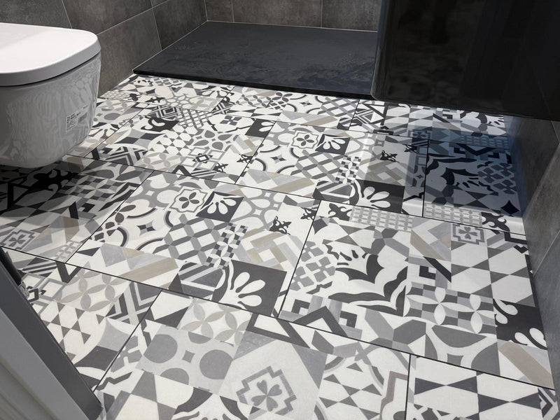Karndean LVT - Opus - Casablanca - fitted in Bathroom with black grout