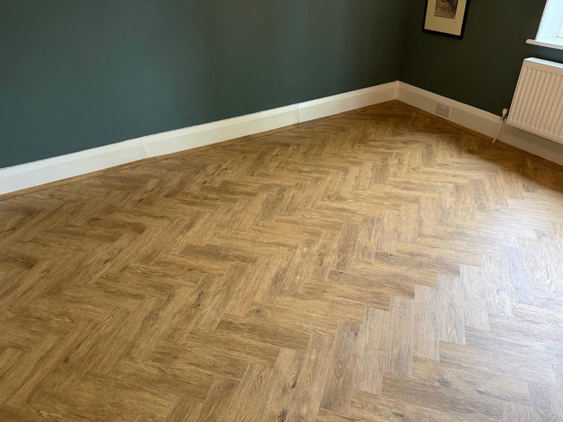 J2 Flooring Natural Timbers Parquet - Carpenters Oak - fitted in Diningroom with contrasting design strip to perimeter